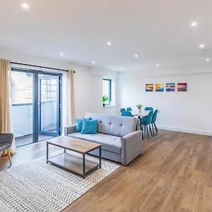 2 Bed 2 Bath Near College, Beach, Hospital - Long Offers Apartment